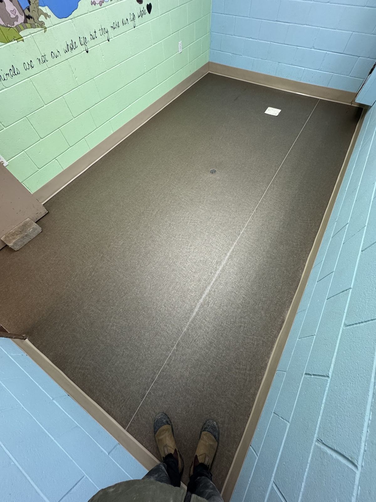 Sheet vinyl room