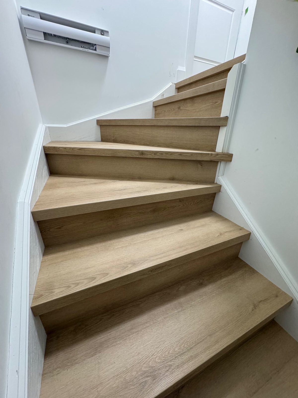 Winding staircase, light treads